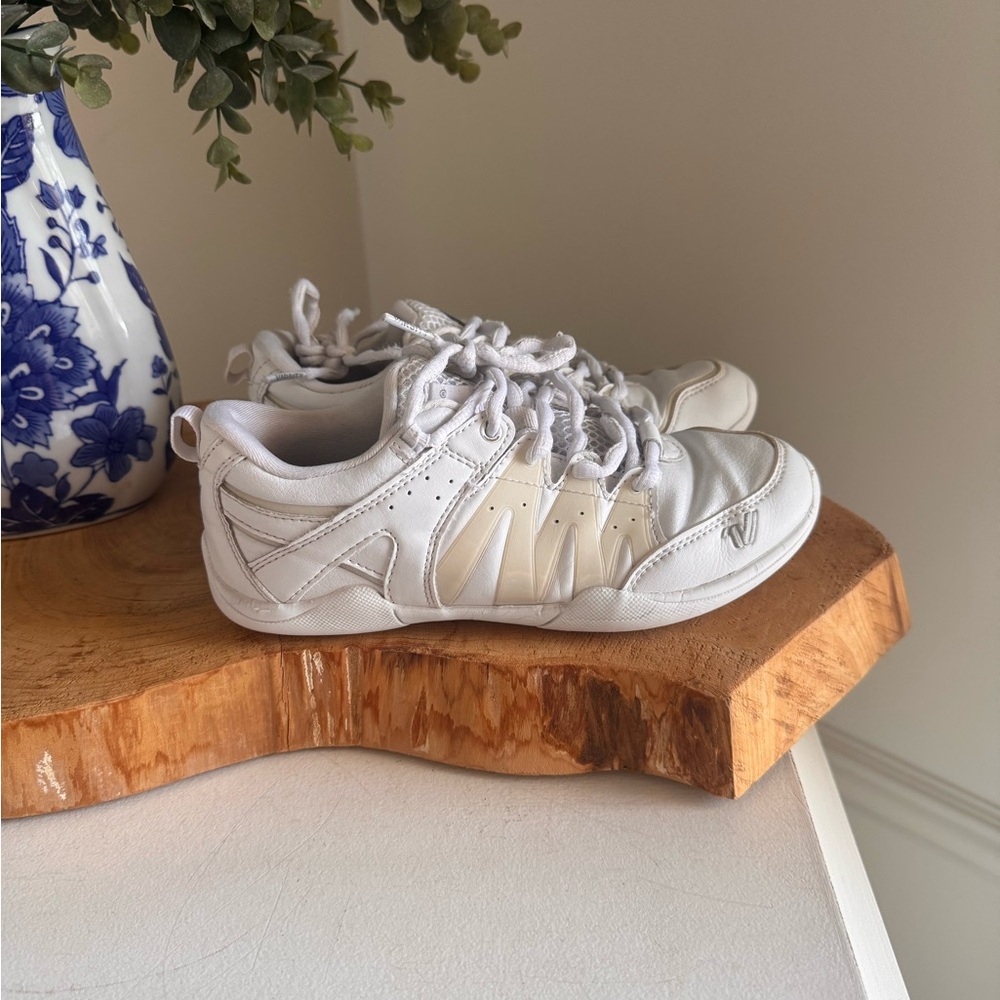 VARSITY Edge Charge Cheerleading Tumbling Stunt Sneakers White Youth 4
